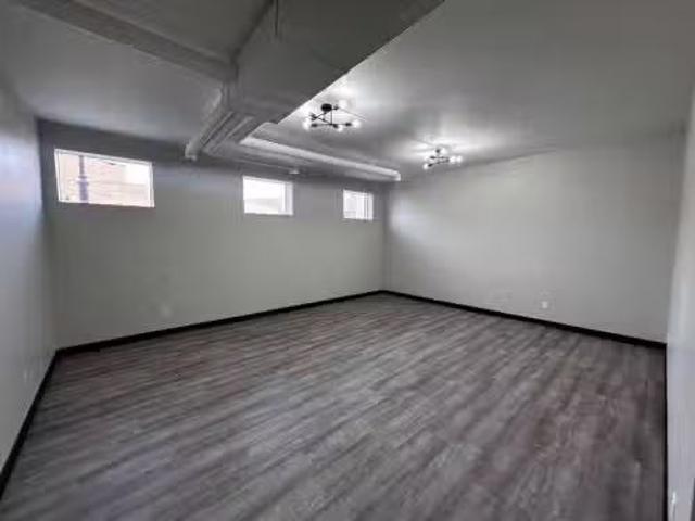 Rental! Suites B & C 4923 50 Street, Innisfail, AB, T4G 1W4.