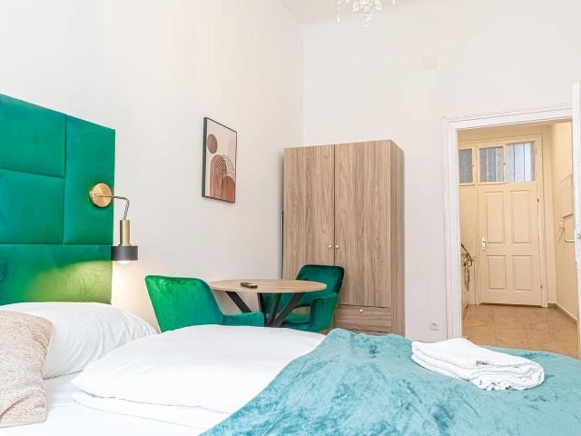 New, perfect 1BR Apt Centrally Located, Vienna Amsterdam Apartments for Rent