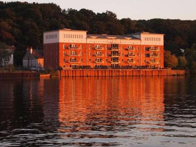 New Price / Schinkelspeicher Exklusive Wohnung im Denkmal am Wasser / vermietet