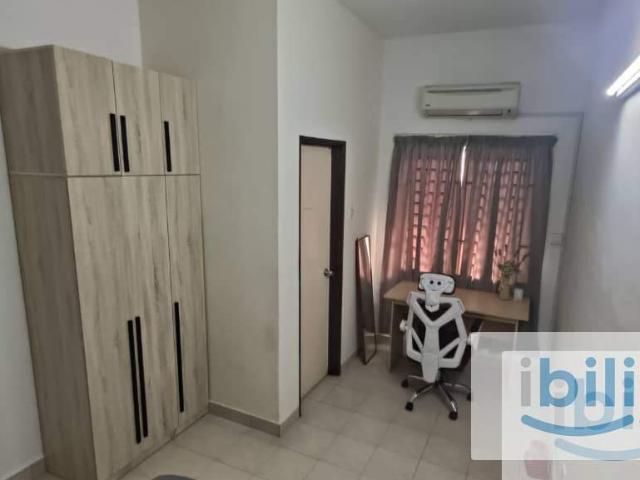 New Queen Bed Fully Furnished Middle Room Setia Alam