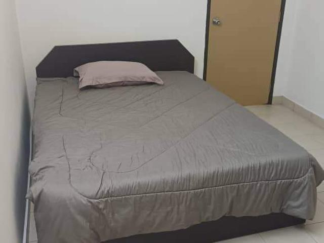 New Queen Bed Fully Furnished Middle Room Setia Alam