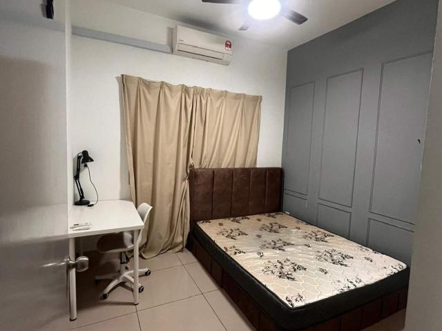 New Queen Bed Room @ Razak City — Move In Anytime!