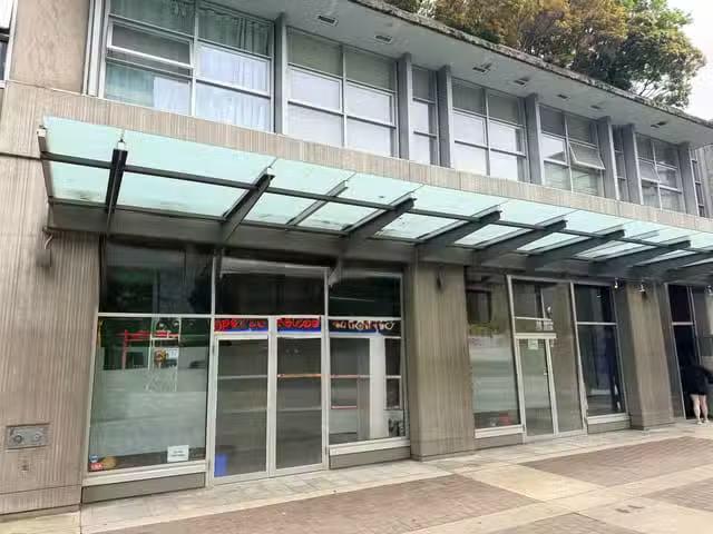 Just in! Retail for lease in Richmond, Richmond, 120 6068 No 3.