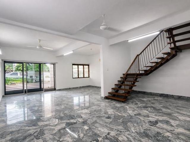 New refurbished 2 sty house near by Klang Parade Lrt Meru Klang