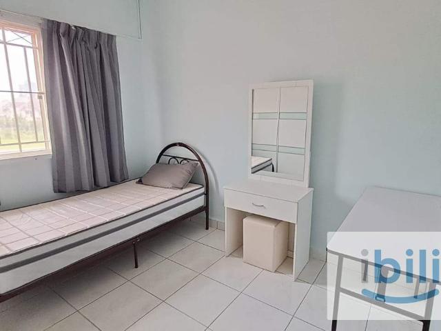 New renovated Middle Room to rent @ Arena Green, Available immediately move in