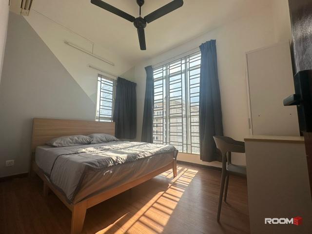 【New Renovated & Low Deposit】Impian Meridian Aircon Room at Subang