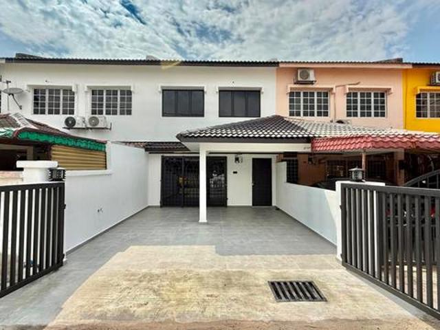 NEW RENOVATED UNIT 2 Storey House Bandar Kinrara Puchong