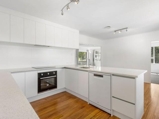 new windsor, 5 bedrooms