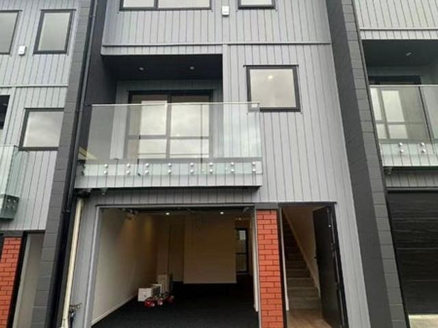 new windsor, 3 bedrooms