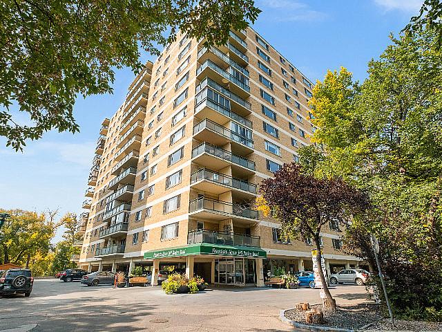 New To Market: #9p 300 Roslyn Road: Stunning River/city Views
