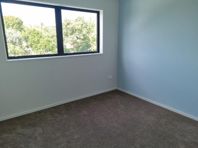New TH 3bdm/2bthrm/internal garage plus 1 off street