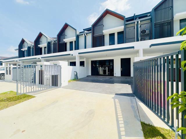 NEW UNIT 4R4B Anisa Bandar Serenia Near Highways