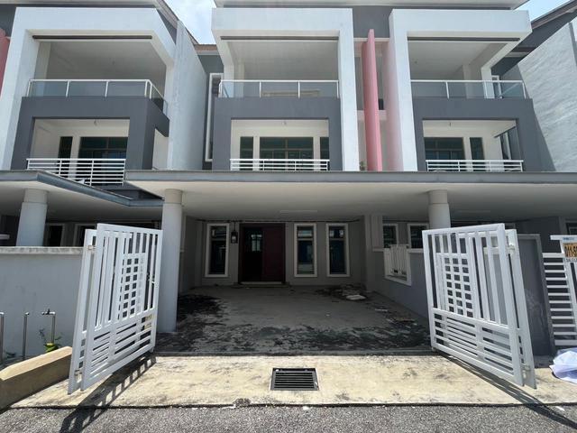 NEW UNIT 3 Storey Link Terrace House Taman Kota Syahbandar Melaka
