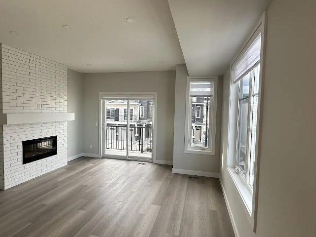 New Upgraded 4+4.5 B&B Townhouse