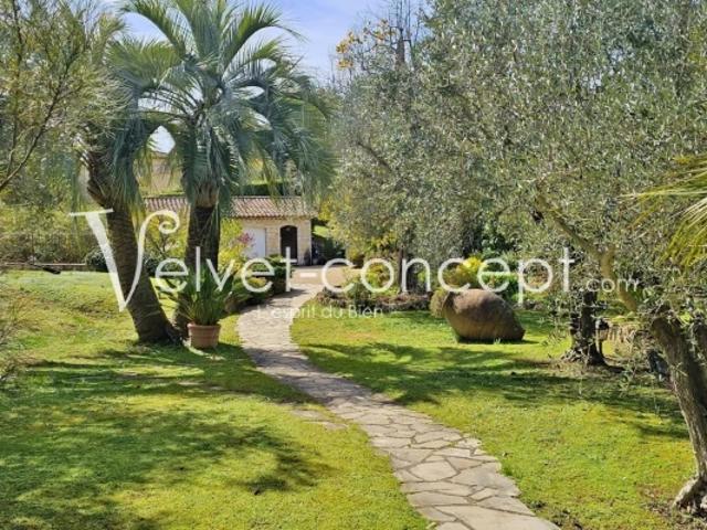 NEW Valbonne Village a pied villa bourgeoise + maison annexe dans jardin paysagé