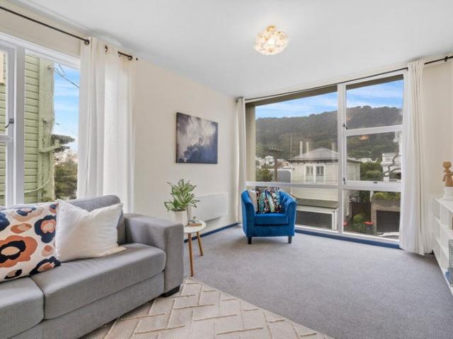 Urgent Sale! Prime Mt Vic Apartment Act Now!