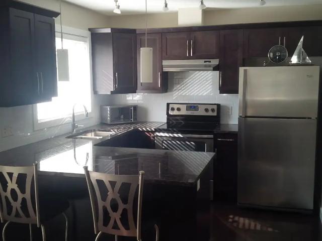 NEWER 3 BDRM TOWNHOME 2 MINUTES TO ST. ALBERT