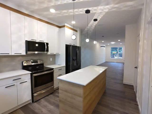 NEWER MODERN 3 BED & 2.5 BATH MAIN FLOOR SUITE IN KING EDWARD PARK