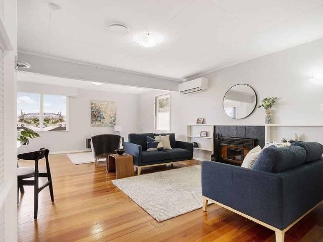 Newlands, Renovated 3 Bedrooms