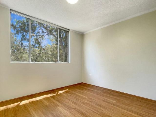 Newly updated one bedroom unit in the heart of Meadowbank