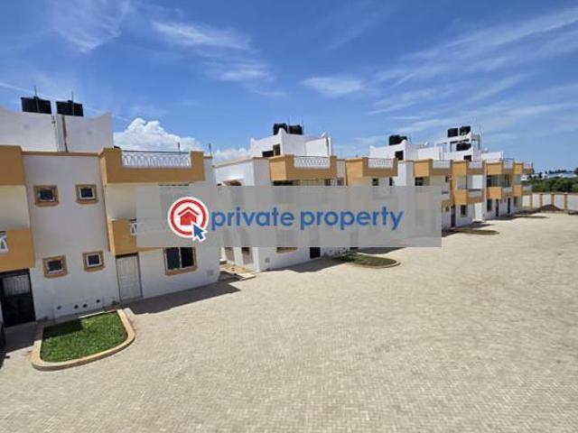 Newly Build 3 Bedroom Townhouse With A Swimming Pool