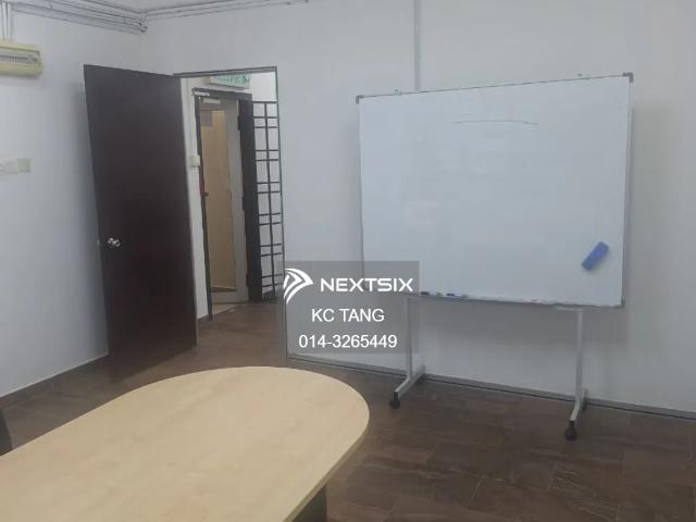 Newly built warehouse in Tasek Gelugor with 6,000 sqft built up area. Suitable for storage, light manufacturing and distribution. Accessible by small lorries