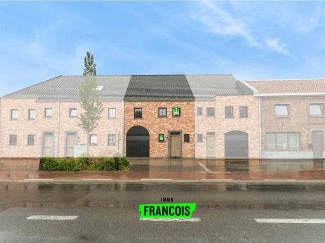 Newly built house with 3 bedrooms, garage, and garden
