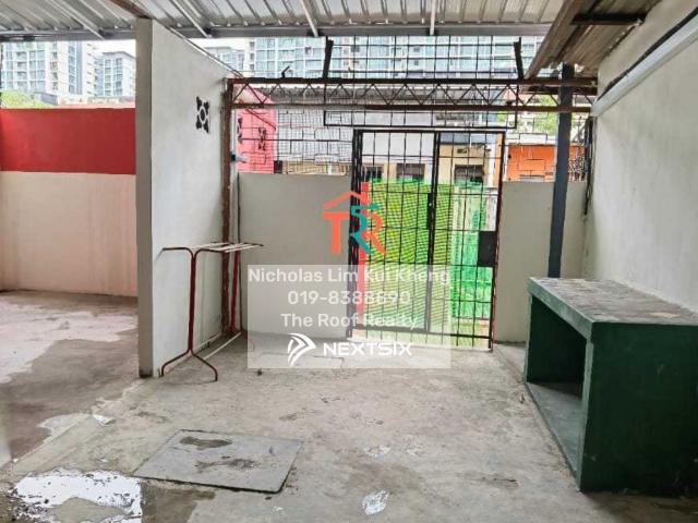 Newly Completed Double Storey Semi D at Tabuan Park For Sale Location: Tabuan Park Bedroom: 4 Bathroom: 3 Build up: around 1600 sqft Land size: 8.4 point Leasehold: 60 Years