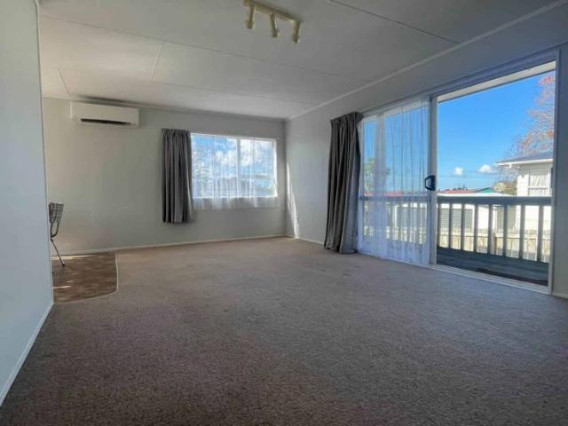 Newly decorated 3 bedroom family home