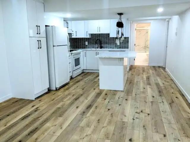 Newly developed Bedrooms Secondary Suit 5 min to UofC and 15 min to downtown