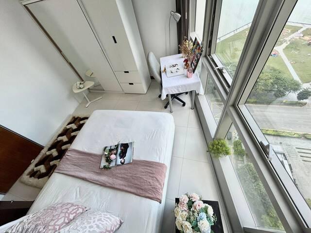 Newly Funrish Queen Room with Private Bathroom CBD / Marina One/ Raffles Place