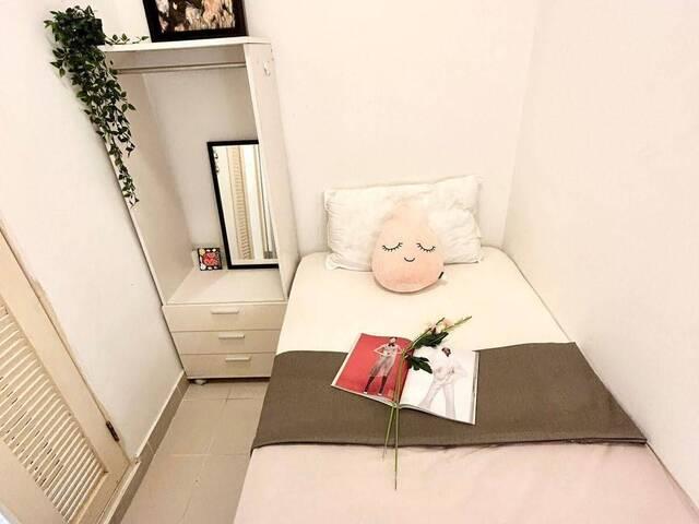 Newly Furnish 3 Bedroom Unit @ CBD Raffles Place MRT