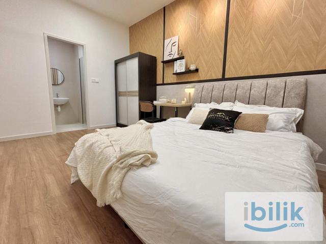 Newly furnished master room with immediate move in to stay mix gender unit ️