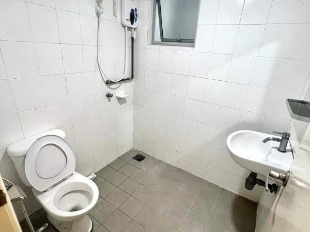 Newly Furnished Medium Queen @ Casa Indah 2 @ Keyless Room @ 5 mins walk to LRT @ Smart Lock Main Entrance @ Mix Unit