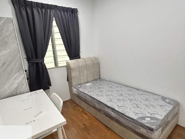 Newly Furnished Single room at Damansara Utama Damansara Uptown LRT Kayu Ara