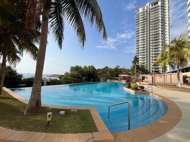Newly painted ocean view apt
