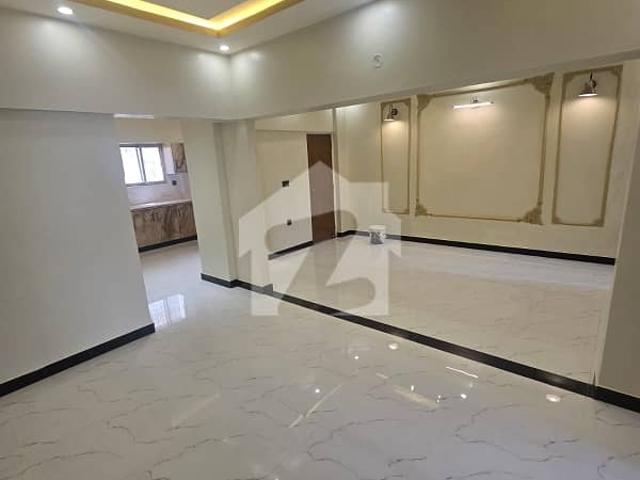 Newly Renovated 3 Bed DD Flat For Sale In Gulistan E Jauhar On Main Kamran Chowrangi