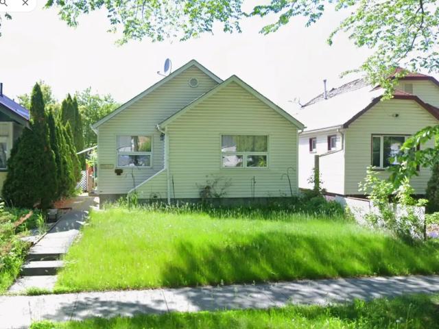 NEWLY RENOVATED 3 BEDROOM MAIN FLOOR SUITE | HUGE FENCED YARD | GARAGE | PET