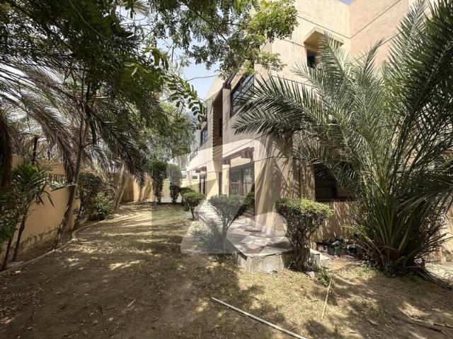 Newly renovated 1000 yard house available on rent main khe bahria