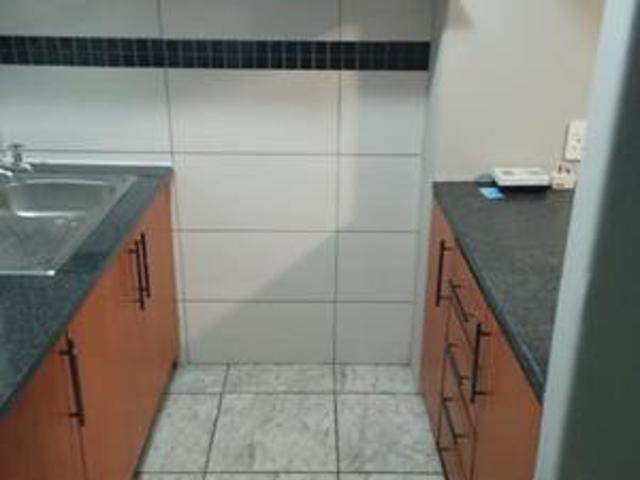 newly renovated 1bedroom flat to ren.