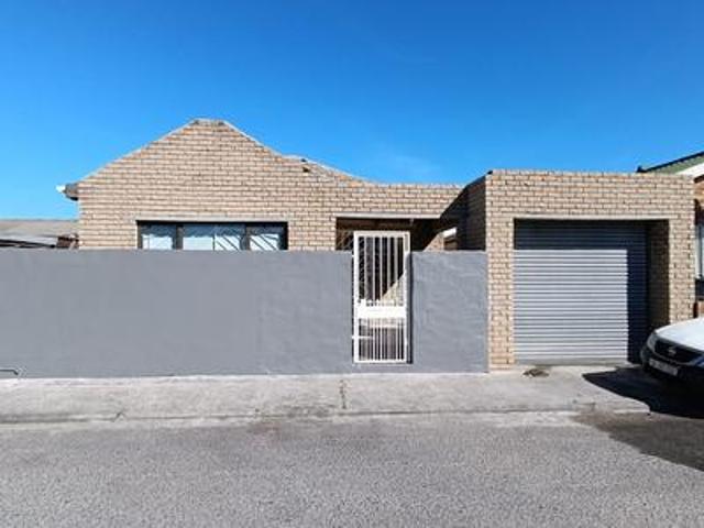 newly renovated 2 bedroom house to r.