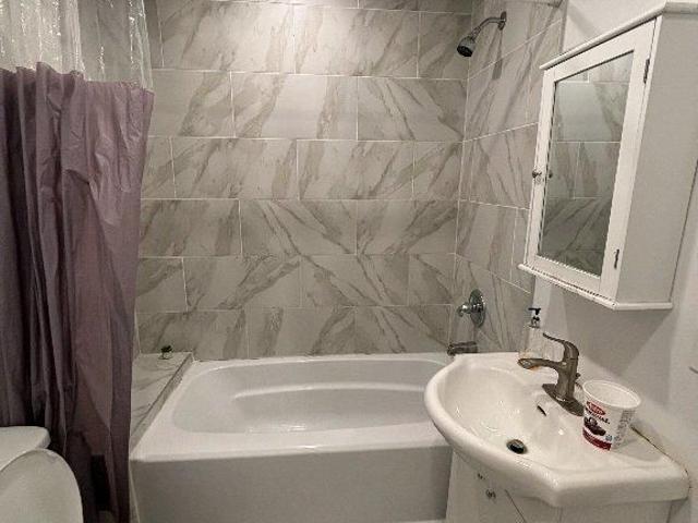 newly renovated 4 1/2 apartment for rent appliances INCLUDED