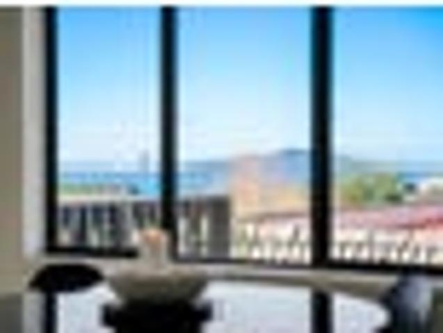 Newly Renovated Coastal Luxury & Rangitoto Views
