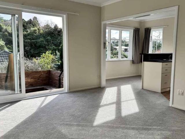 Newly renovated and 2 mins from the Tawa shops
