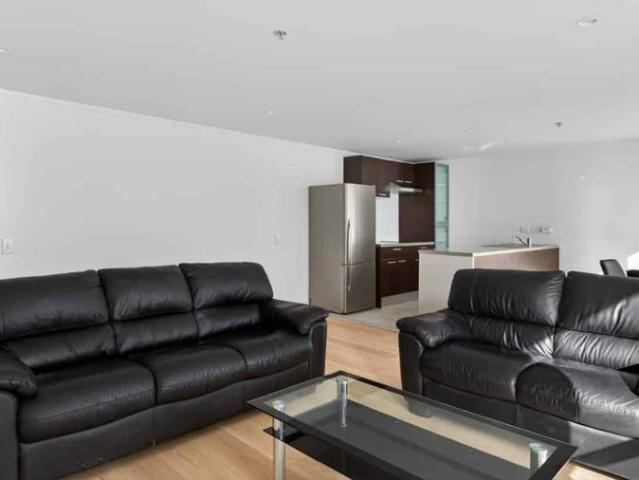 Newly Renovated apartment in central location with sea views