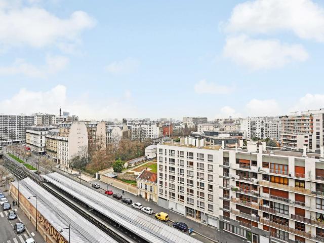 Newly renovated flat on the 10th floor with a panoramic view, bright, equipped and spacious, Paris Amsterdam Apartments for Rent