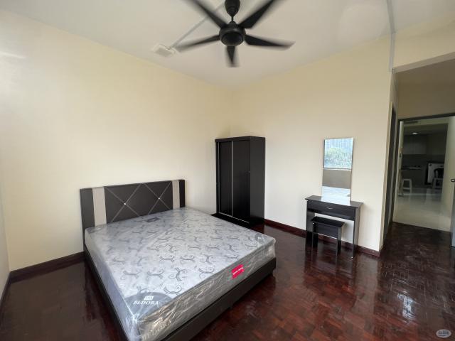 Newly Renovated Fully Furnished Master Bedroom at Bukit OUG Condo, Bukit Jalil Awan Besar LRT Station