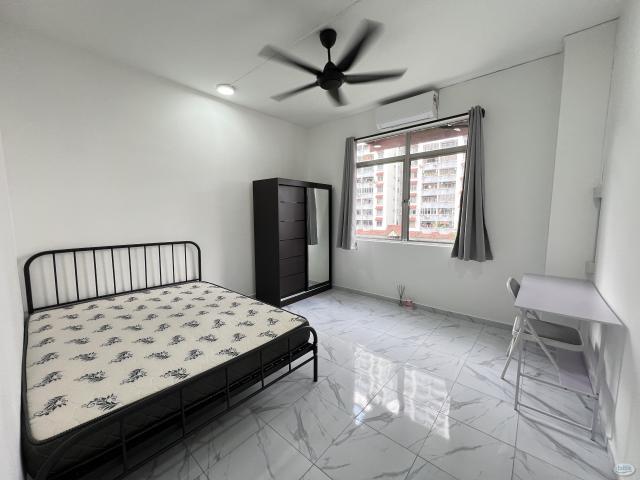 Newly Renovated Fully Furnished Master Bedroom at Bukit OUG Condo, Bukit Jalil Awan Besar LRT Station