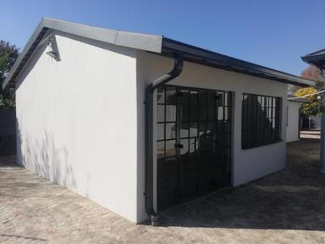 newly renovated office to let in nor.