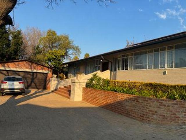 newly renovated spacious 4 bedroom f.